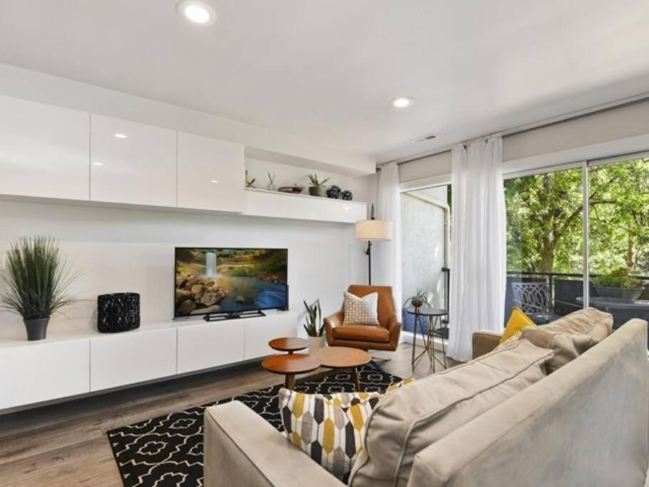 Condo 24! Prized Location. Modern! Bright! Enjoy! Boise Exterior photo